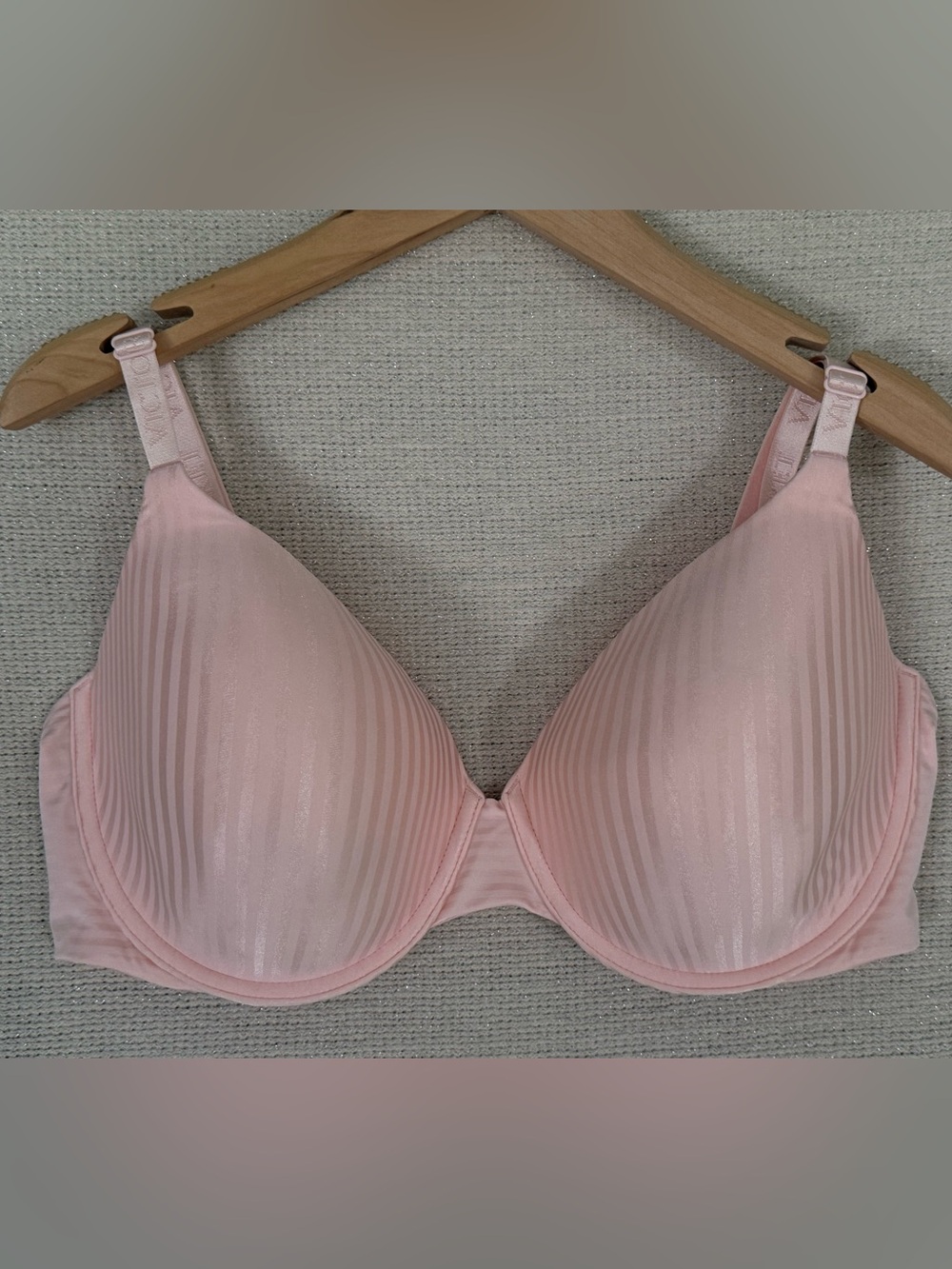 PINK Victoria’s Secret Wear Everywhere Push-Up Bra 38DD Pink